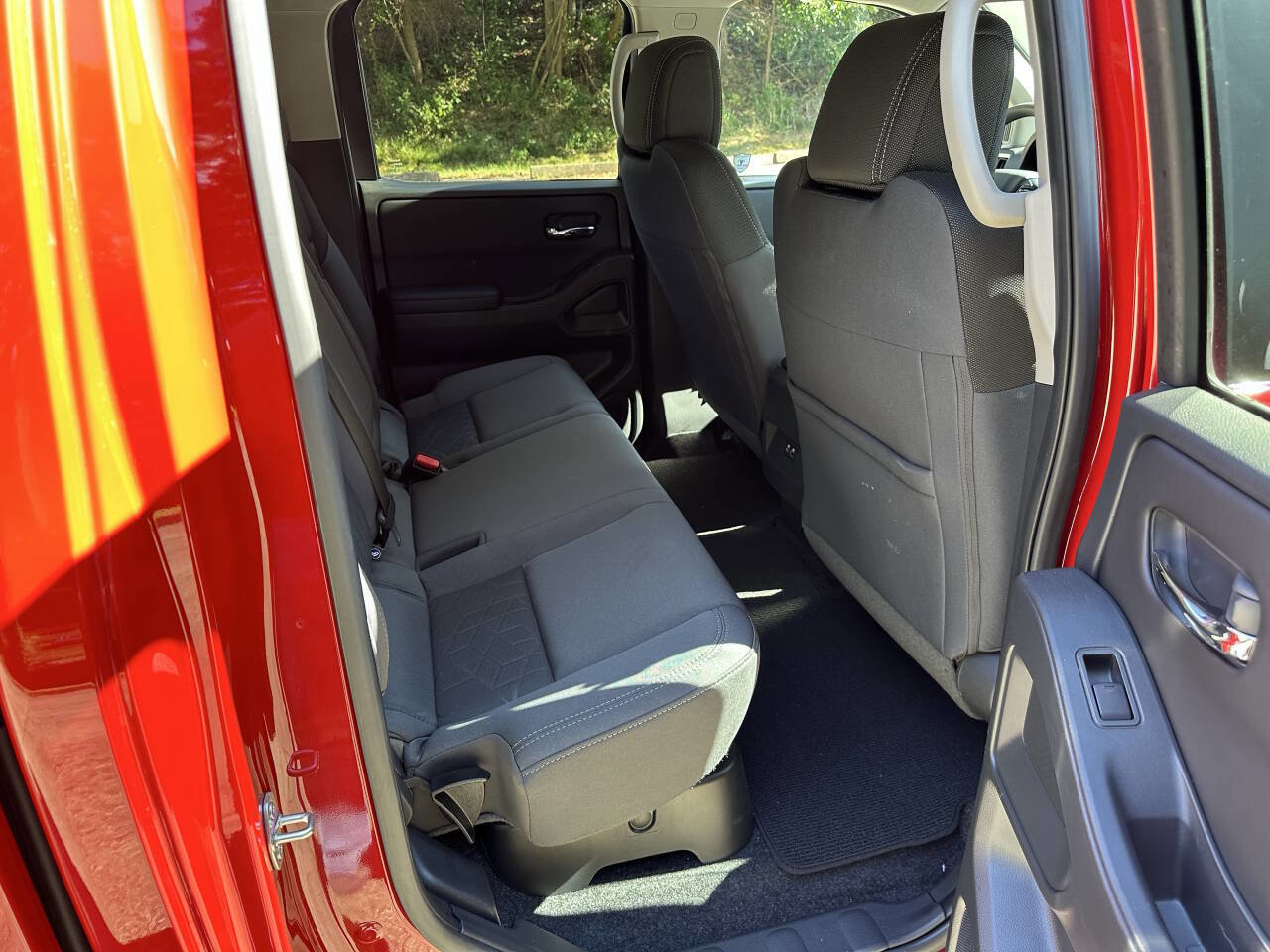 Used 2025 Nissan Frontier SV image 16