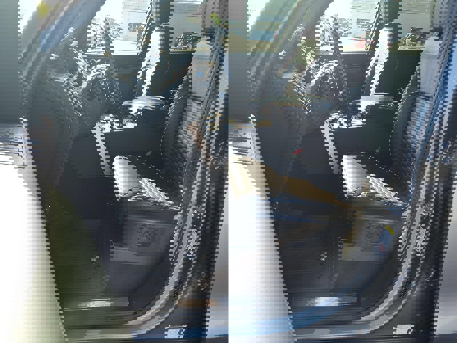 Used 2023 Land Rover Discovery HSE R-Dynamic AWD/4WD image 7