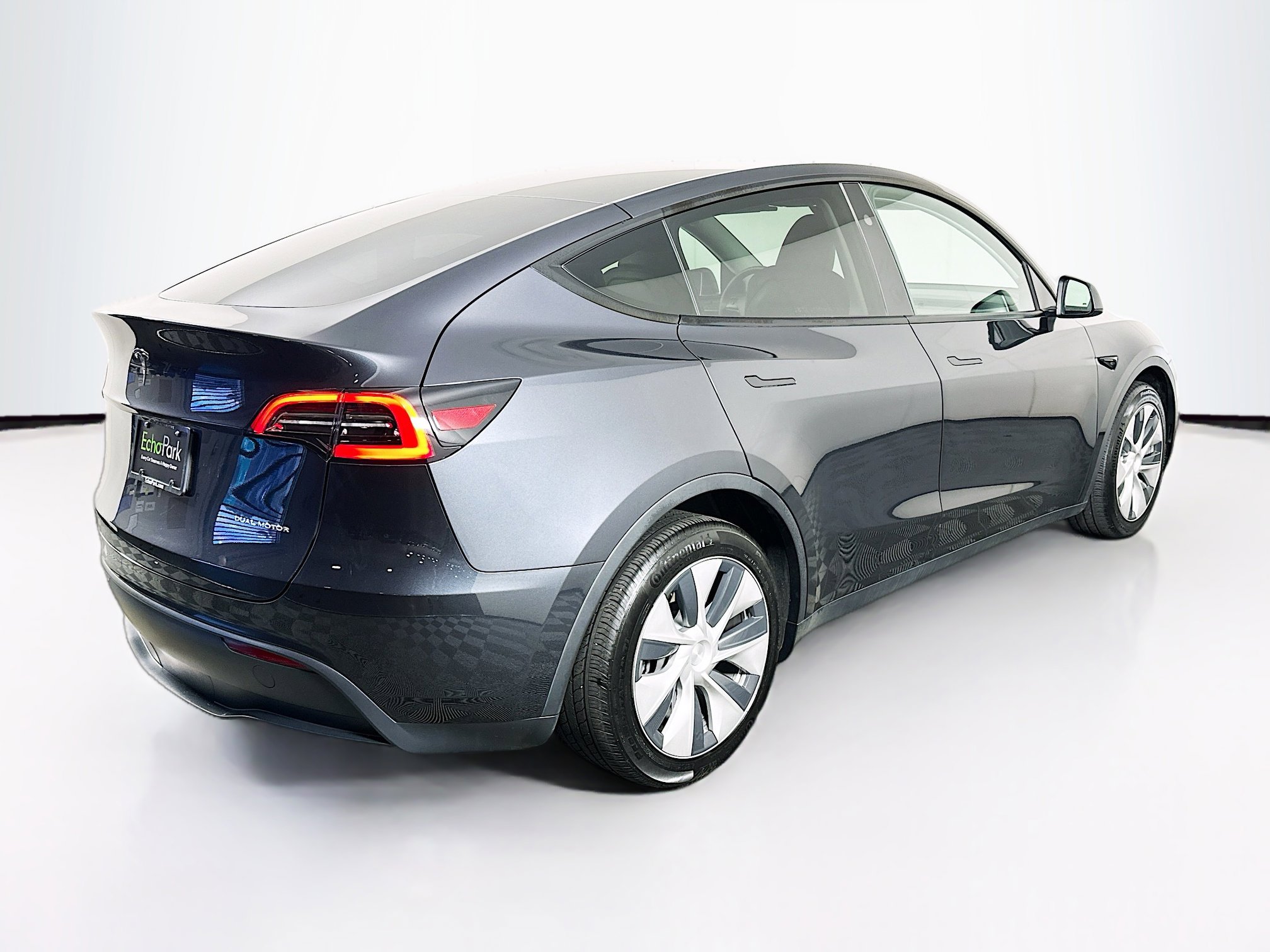Used 2024 Tesla Model Y Long Range AWD/4WD image 9