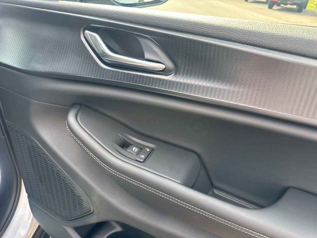 New 2025 Jeep Grand Cherokee L Altitude image 15