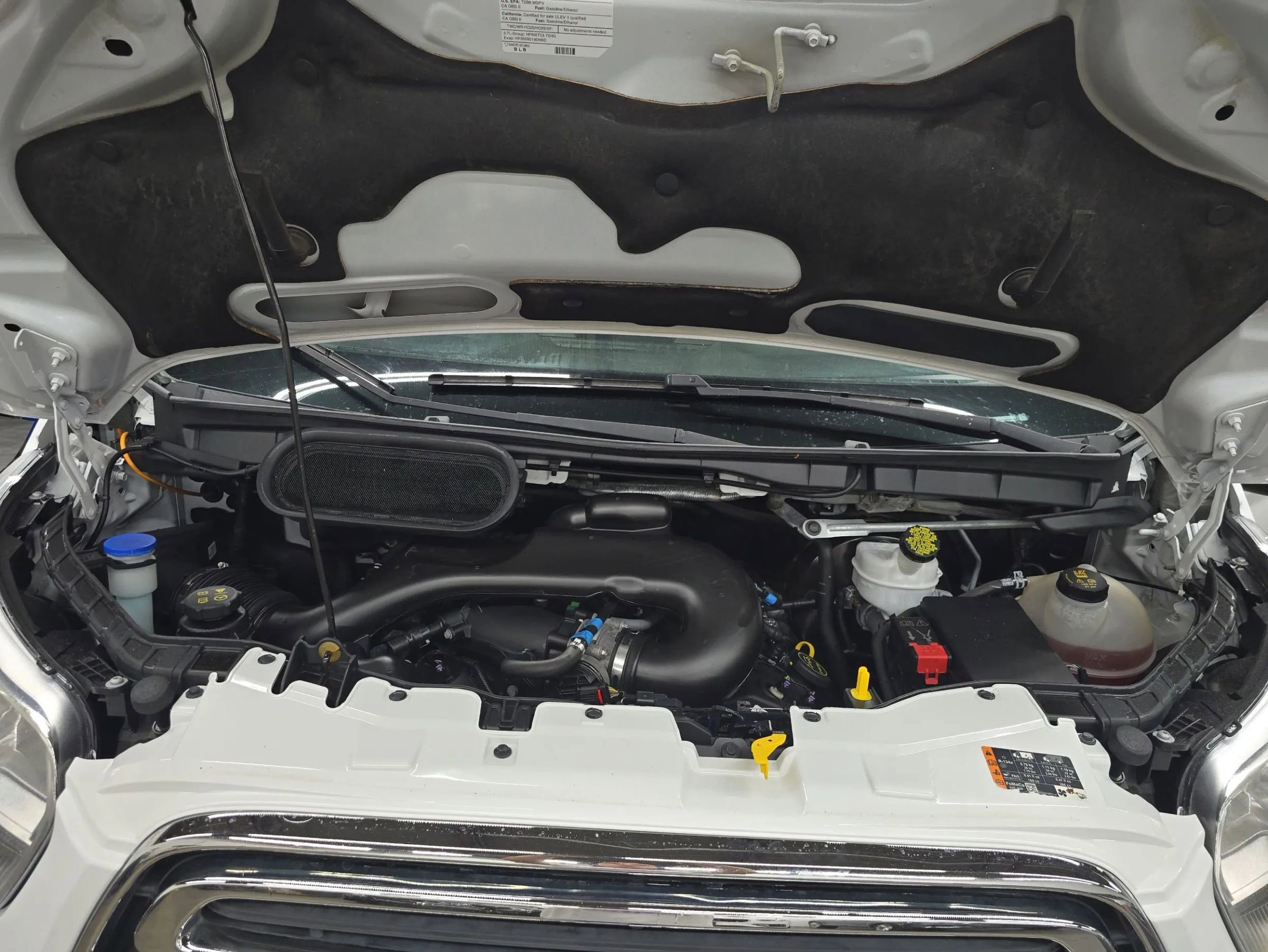 Used 2017 Ford Transit 150 XLT image 9