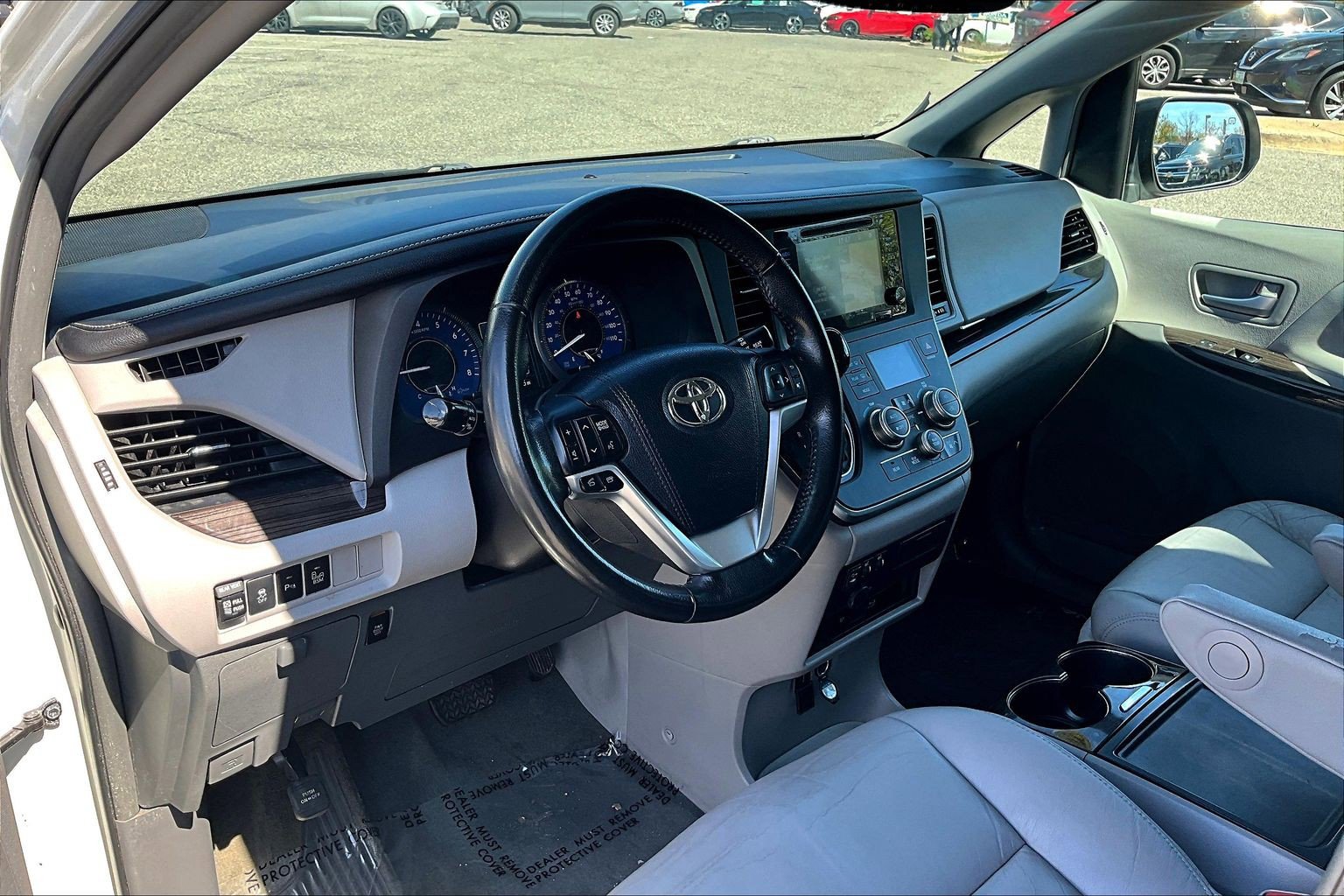 Used 2016 Toyota Sienna XLE Premium image 13