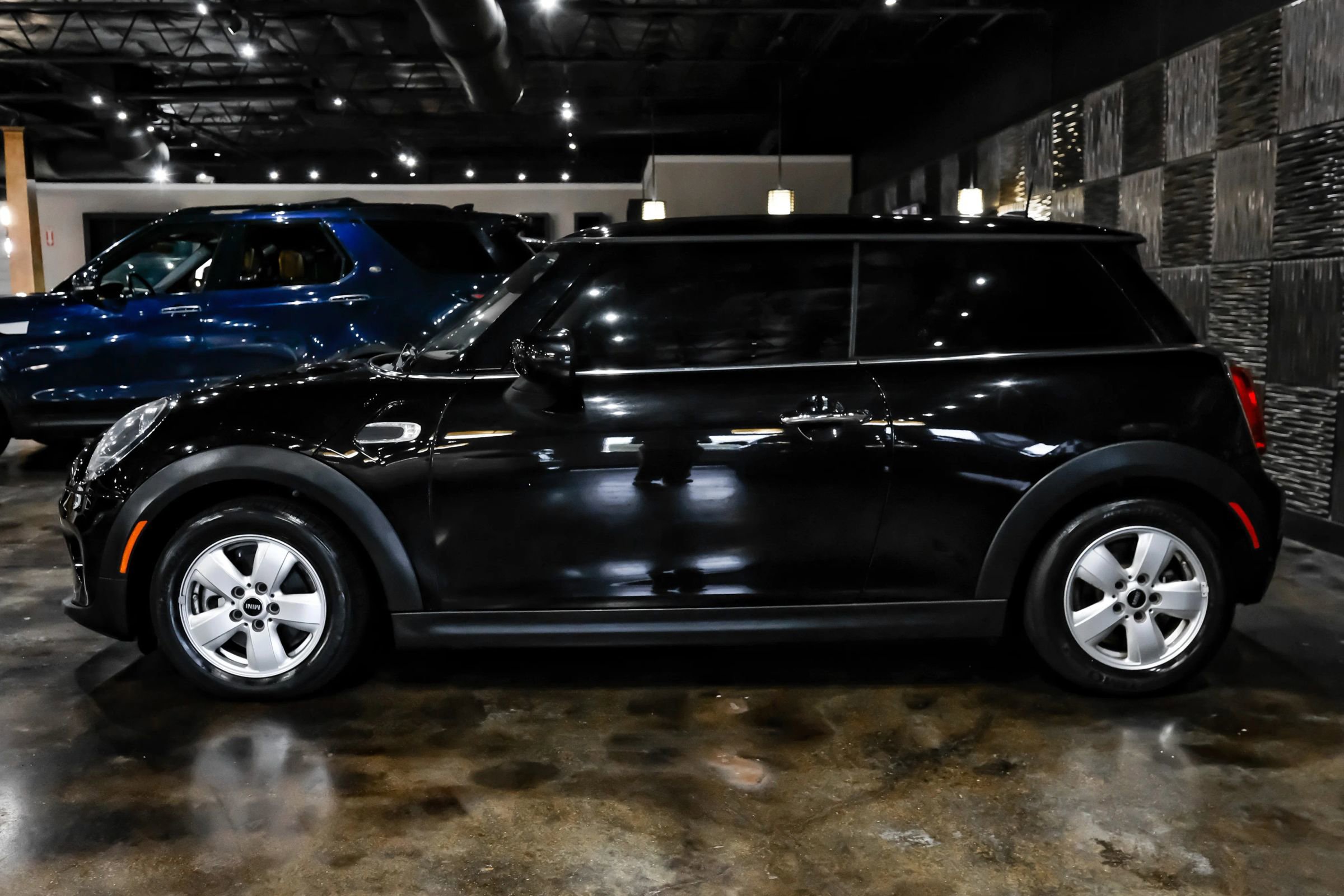 Used 2021 MINI Cooper 2-Door Hardtop FWD image 11