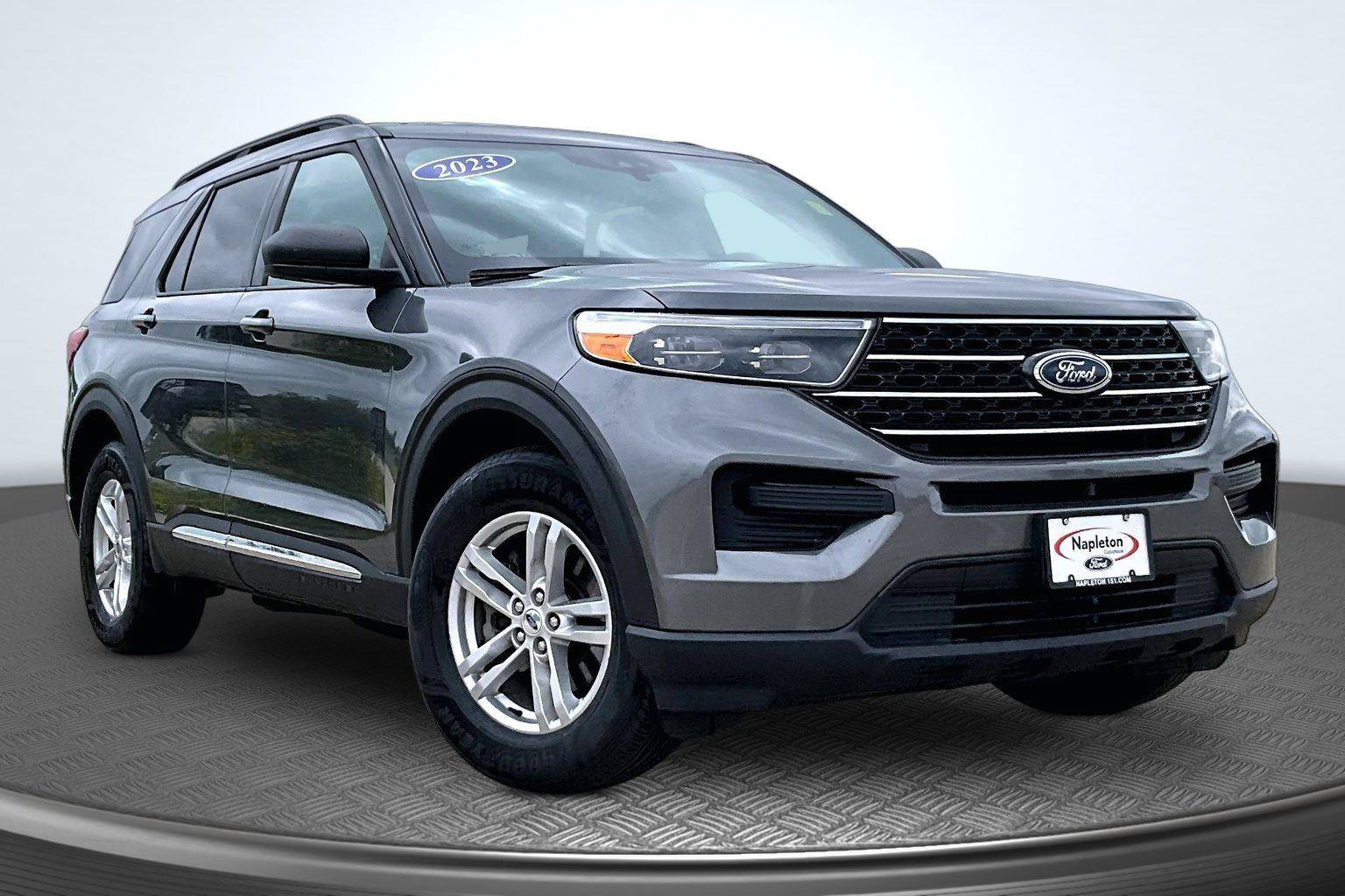 Used 2023 Ford Explorer XLT AWD/4WD image 13