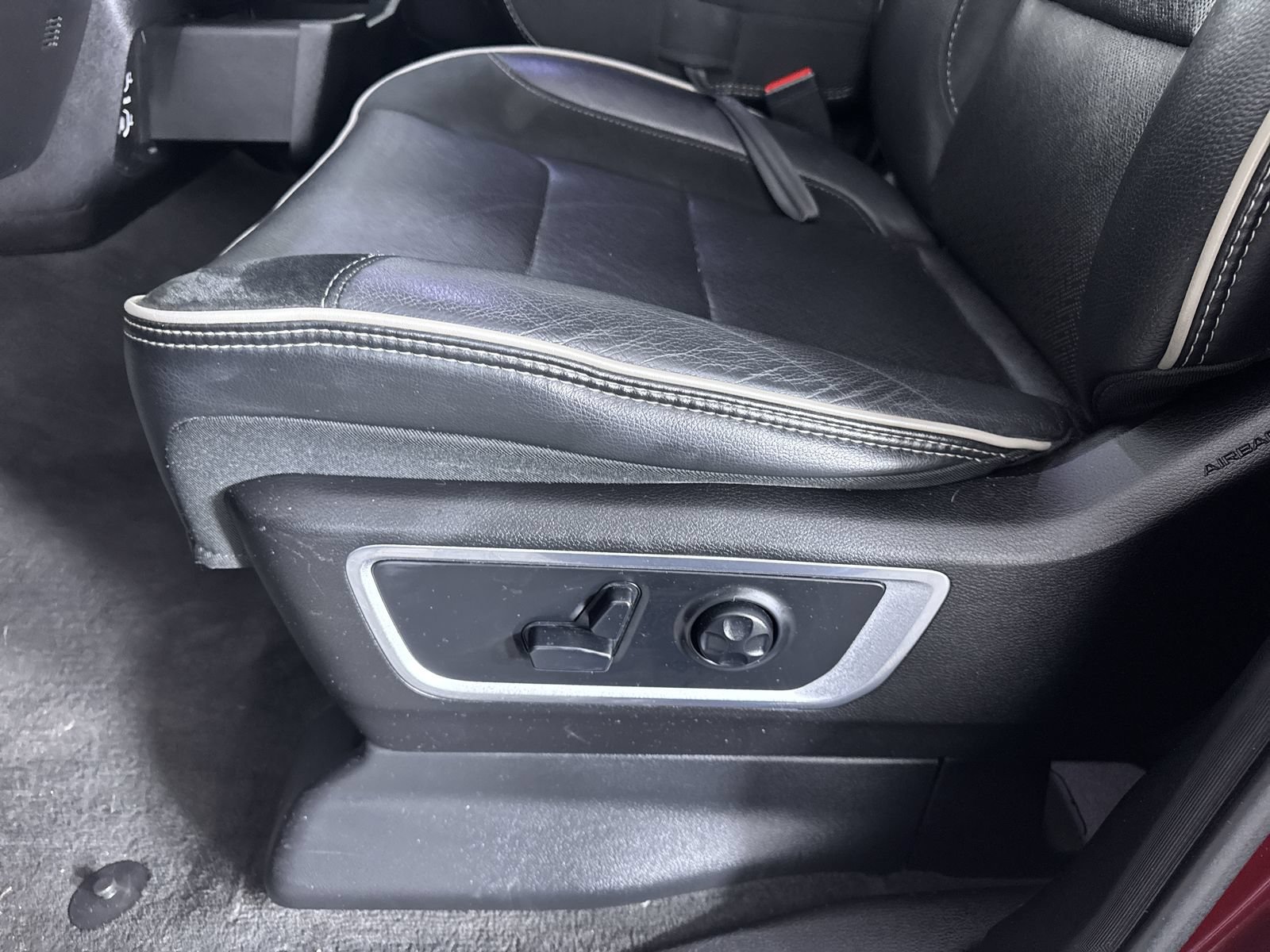 Used 2019 RAM 1500 Laramie AWD/4WD image 13