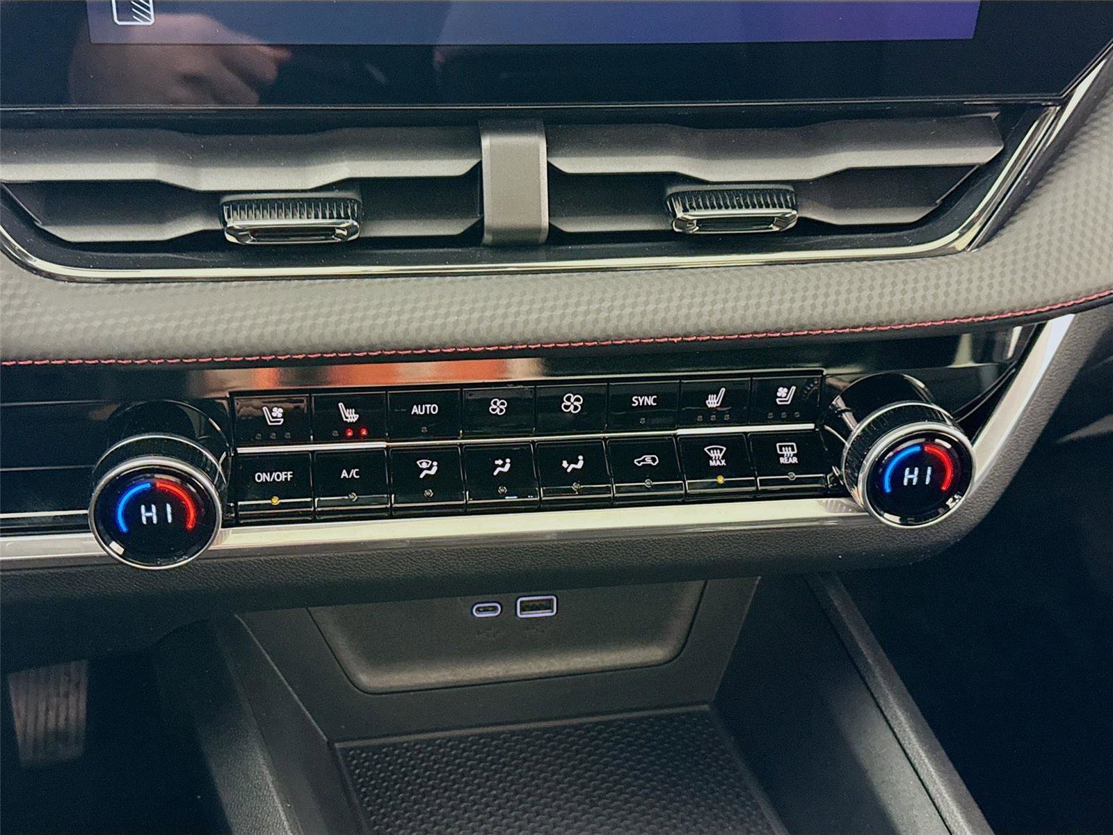 Used 2025 Chevrolet Equinox RS w/ Safety and Technology Package image 10