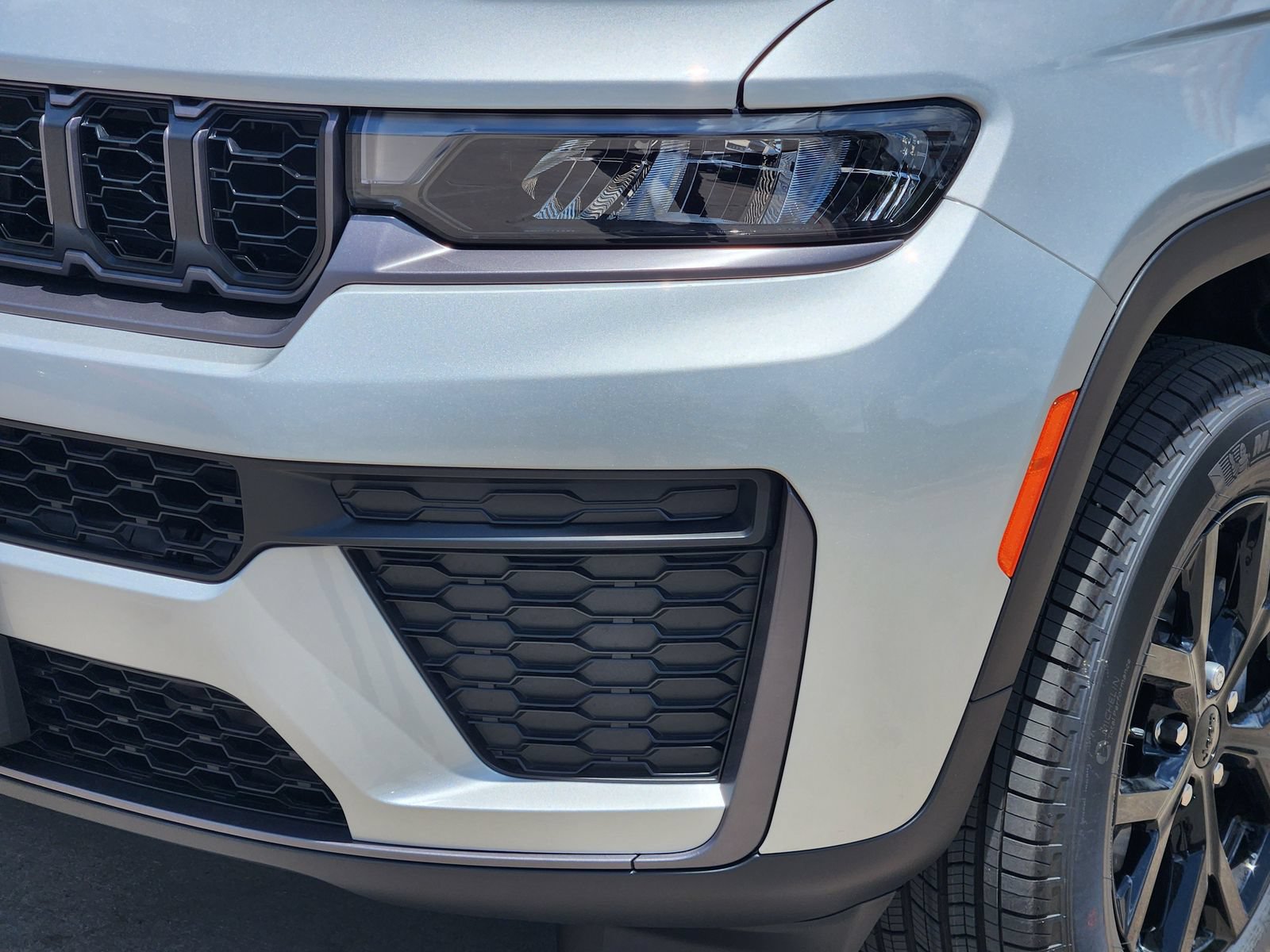 New 2026 Jeep Grand Cherokee Altitude RWD image 9