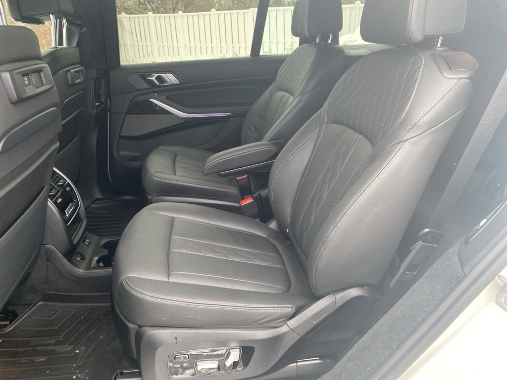 Used 2022 BMW X7 M50i w/ Dynamic Handling Package image 4