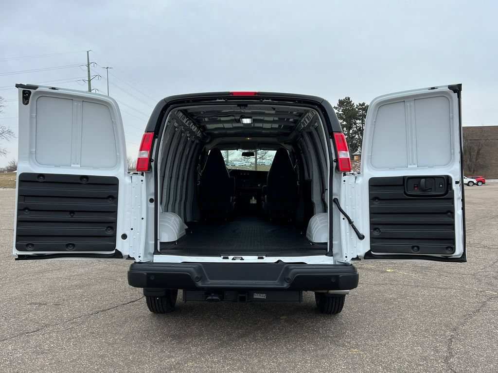 New 2025 GMC Savana 3500 Extended w/ Driver Convenience Package RWD image 9