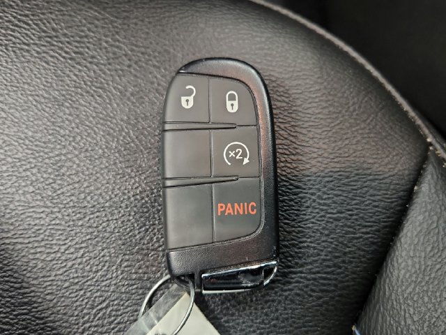 Used 2025 Jeep Compass Latitude AWD/4WD image 30
