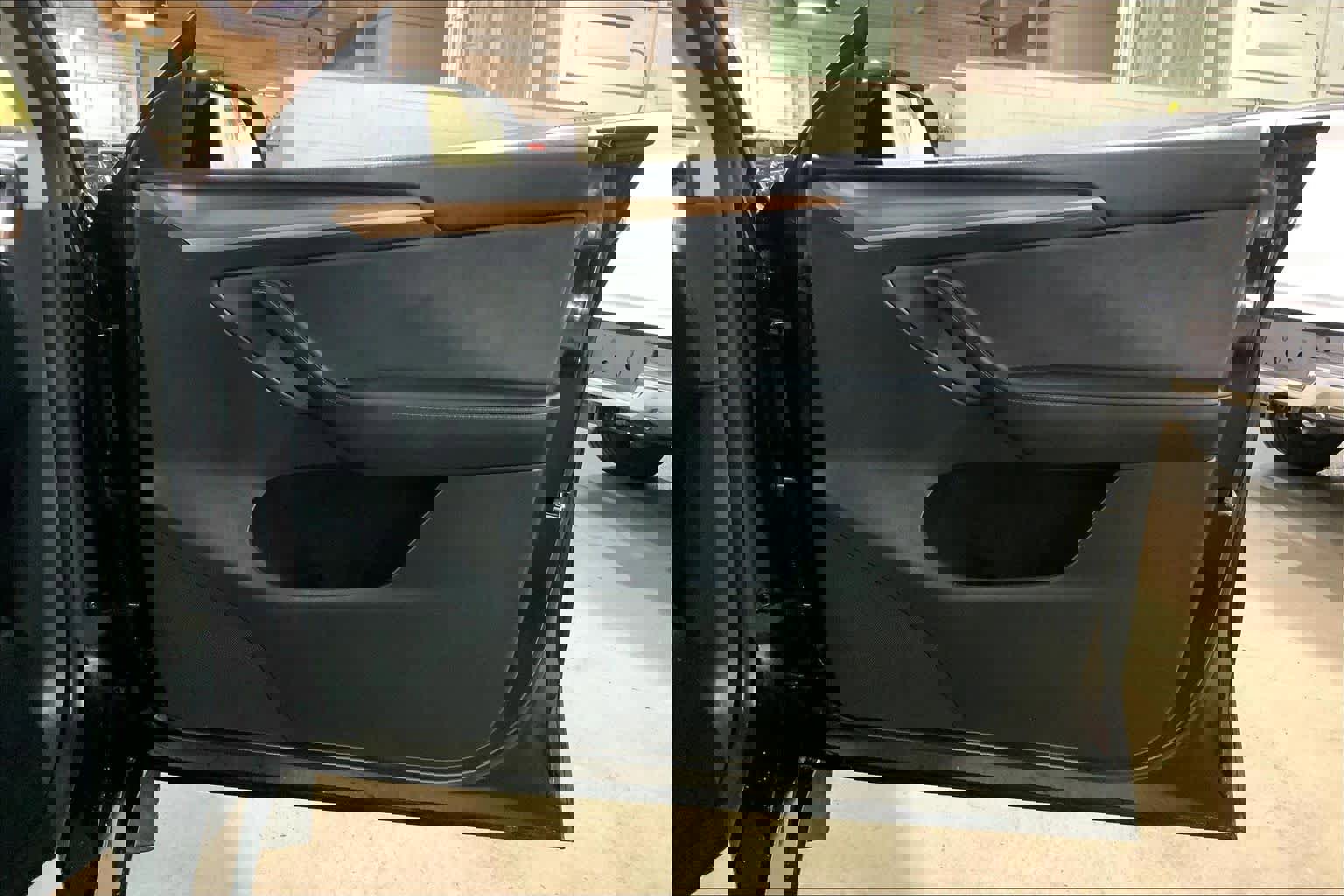 Used 2025 Tesla Model Y Long Range image 23