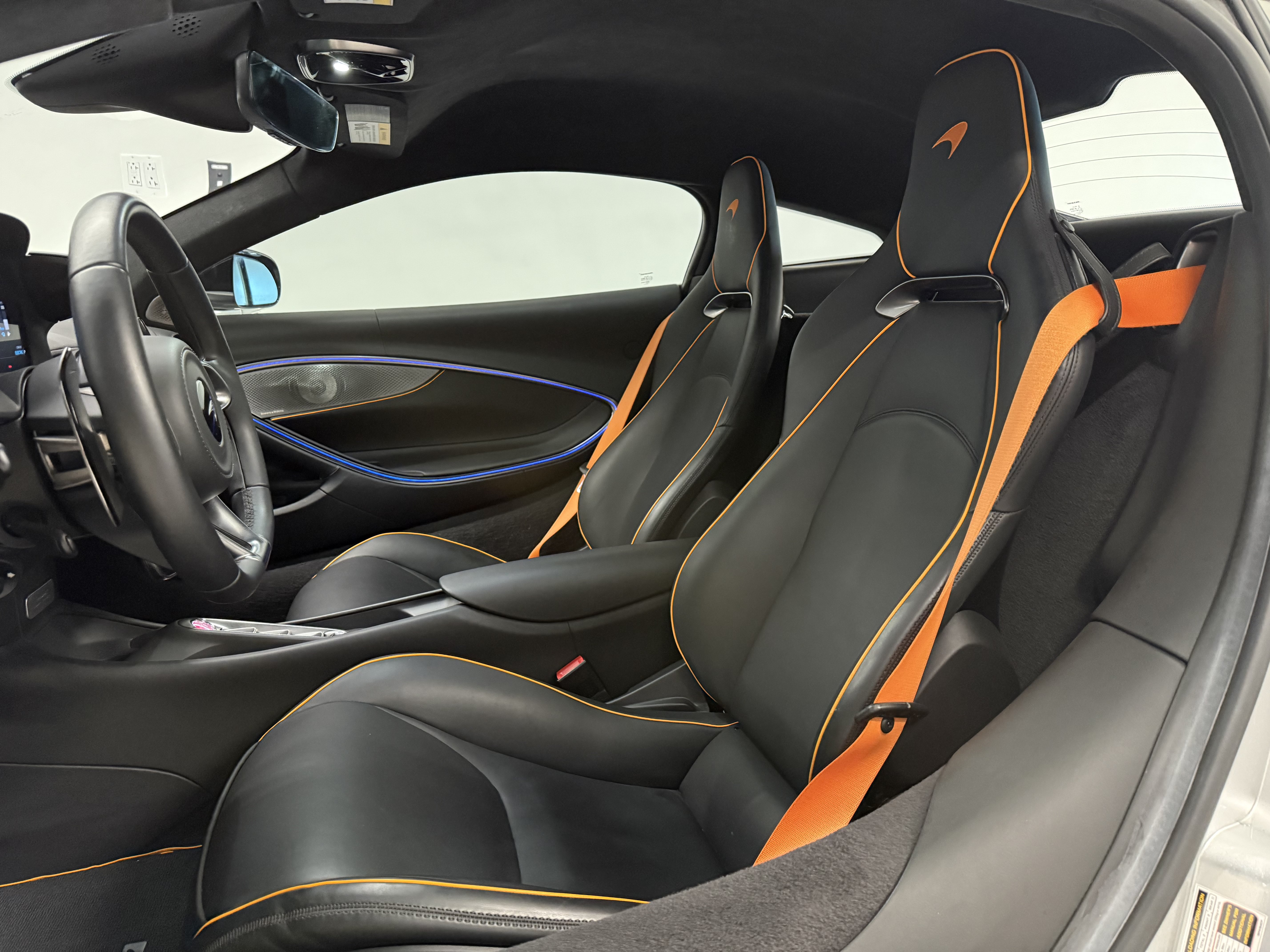 Used 2023 McLaren Artura RWD image 12
