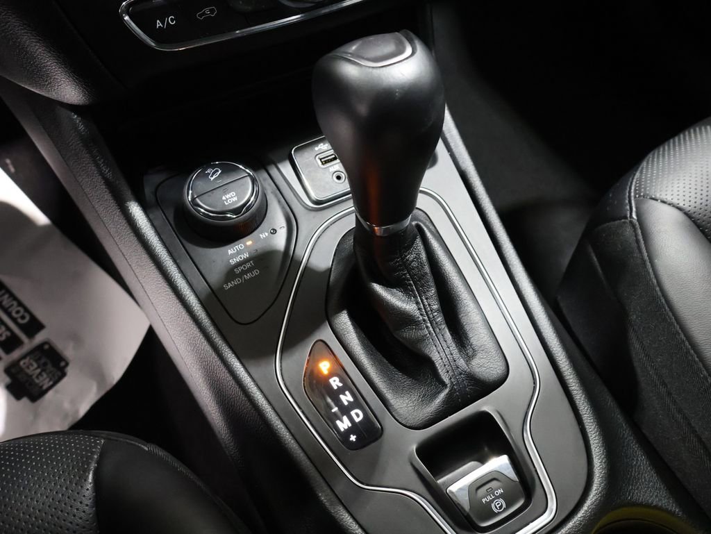 Certified 2021 Jeep Cherokee Latitude Lux w/ Comfort/Convenience Group image 37