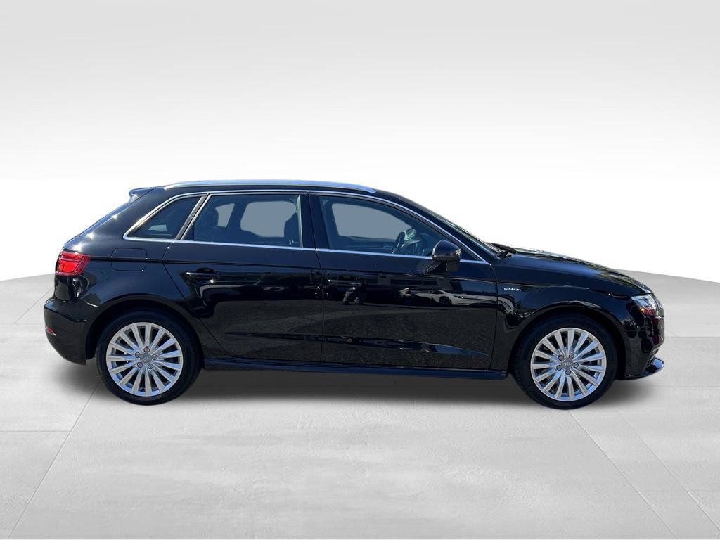 Used 2017 Audi A3 e-tron Prestige FWD image 6
