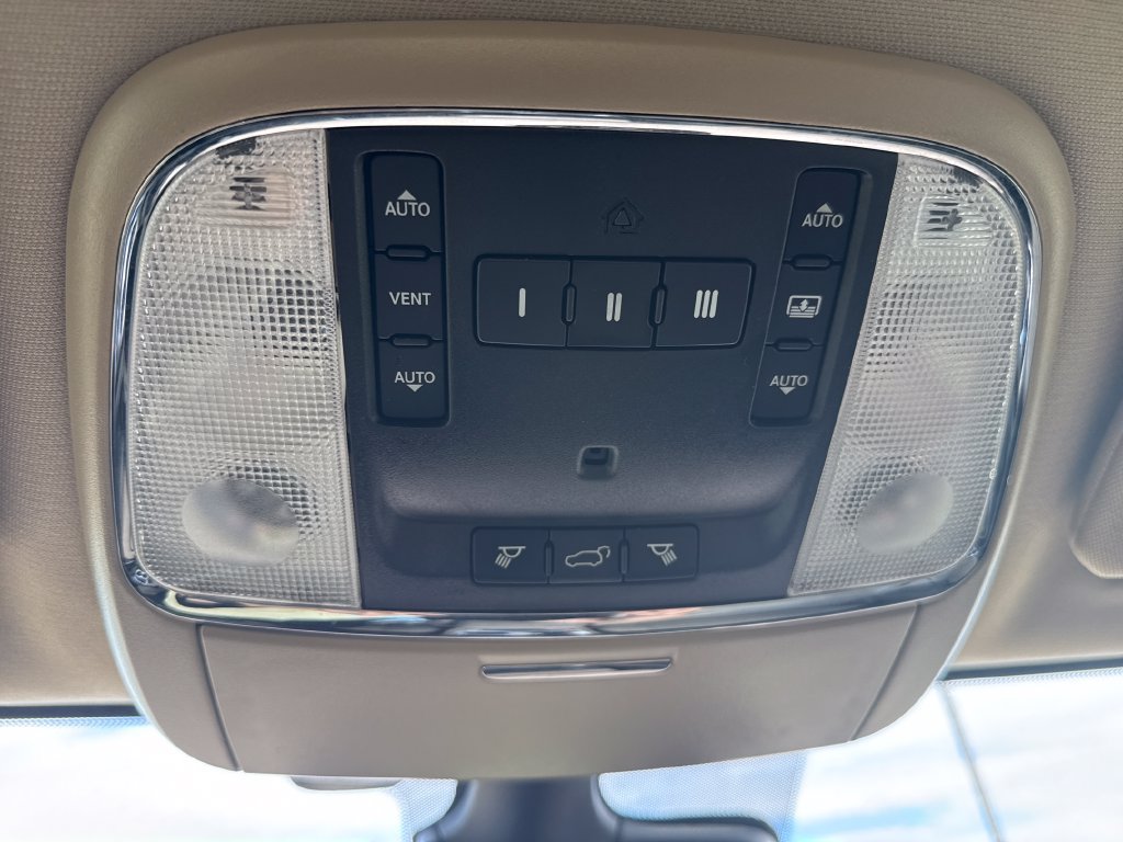 Used 2017 Jeep Grand Cherokee Overland w/ Jeep Active Safety Group AWD/4WD image 24