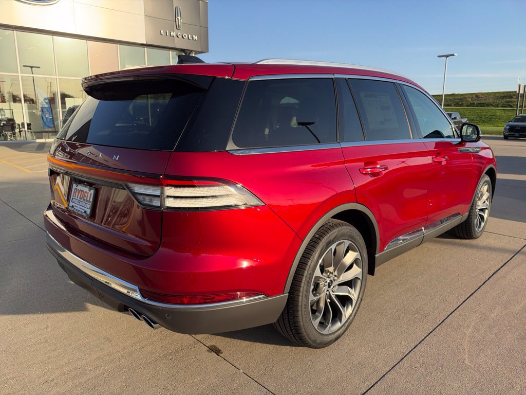 New 2027 Lincoln Aviator AWD image 3