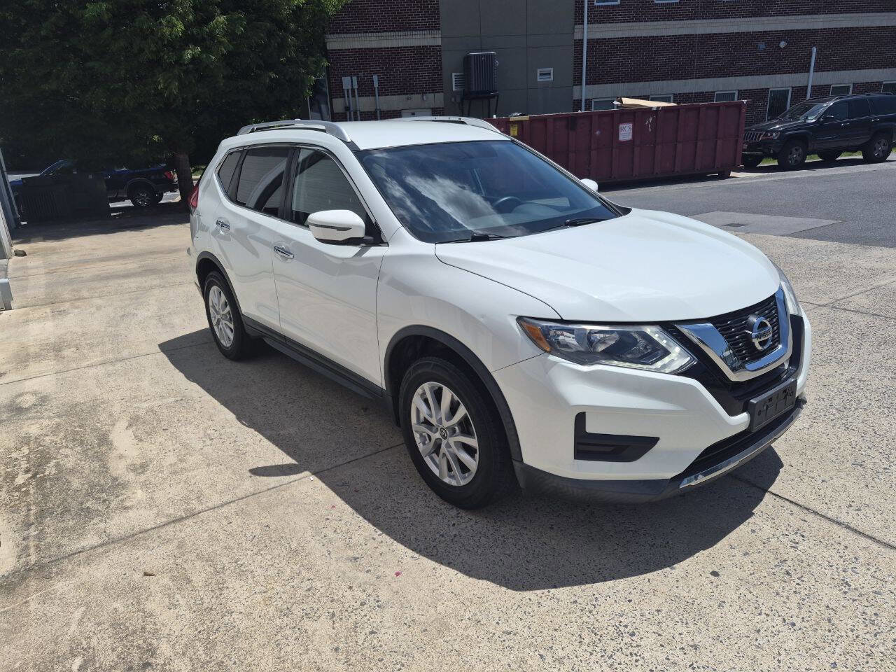 Used 2017 Nissan Rogue SV AWD/4WD image 4