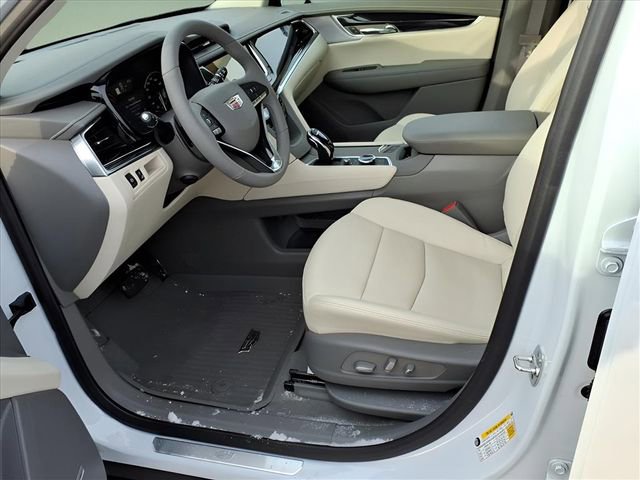 Used 2025 Cadillac XT6 Premium Luxury w/ LPO, Floor Liner Package image 14