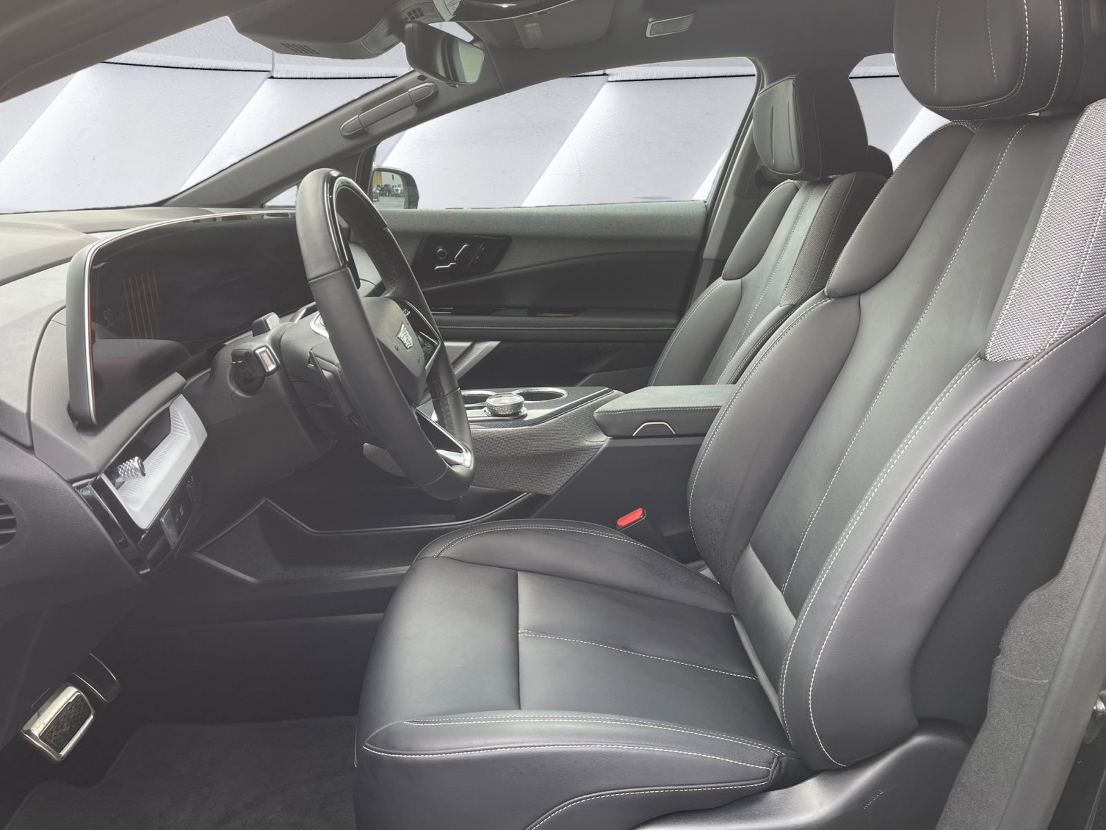 Used 2025 Cadillac Optiq Luxury 1 AWD/4WD image 10