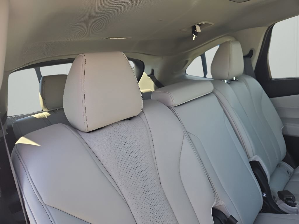 Used 2025 Acura MDX SH-AWD w/ Technology Package image 17