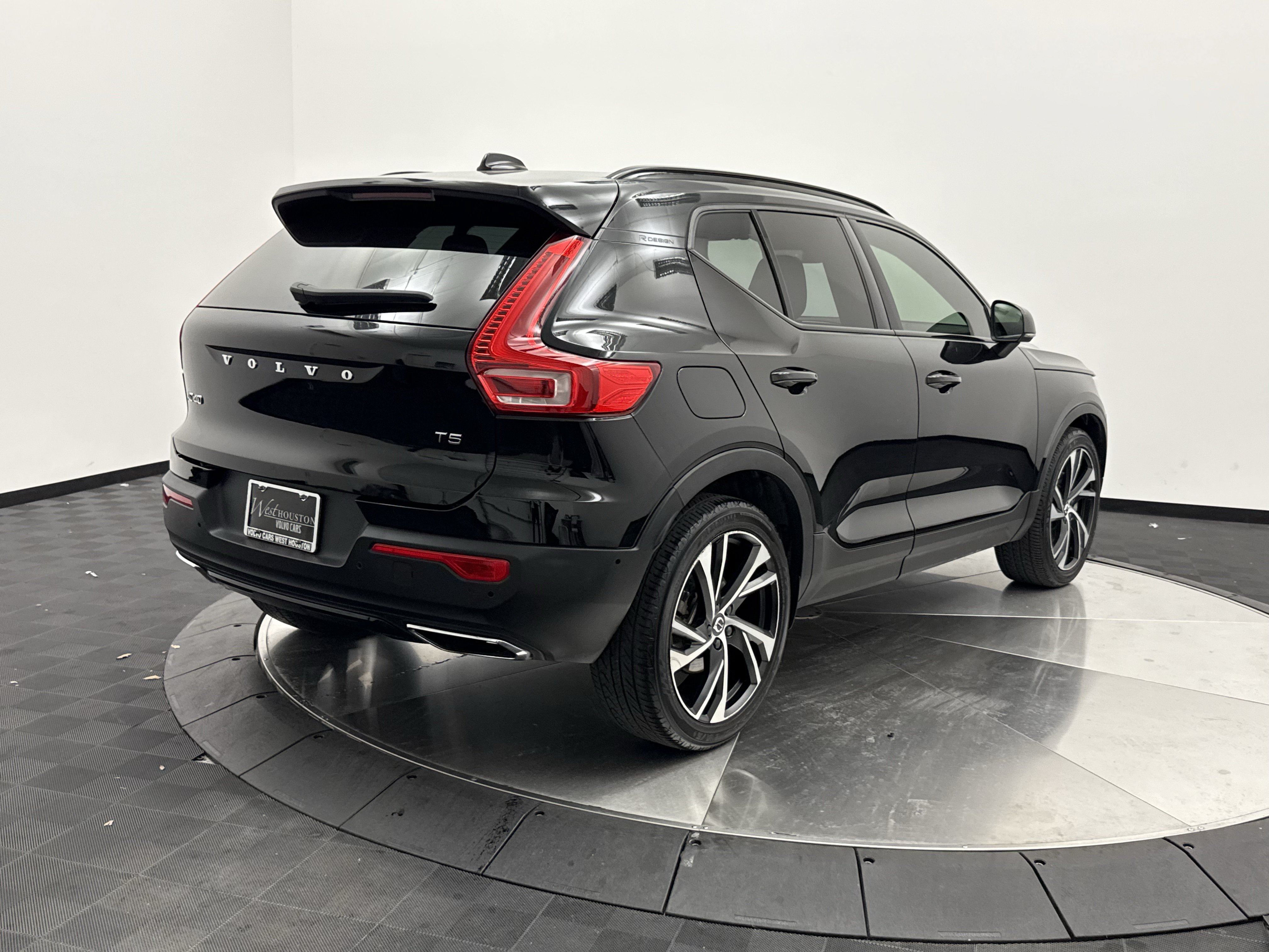 Used 2019 Volvo XC40 T5 R-Design AWD/4WD image 8