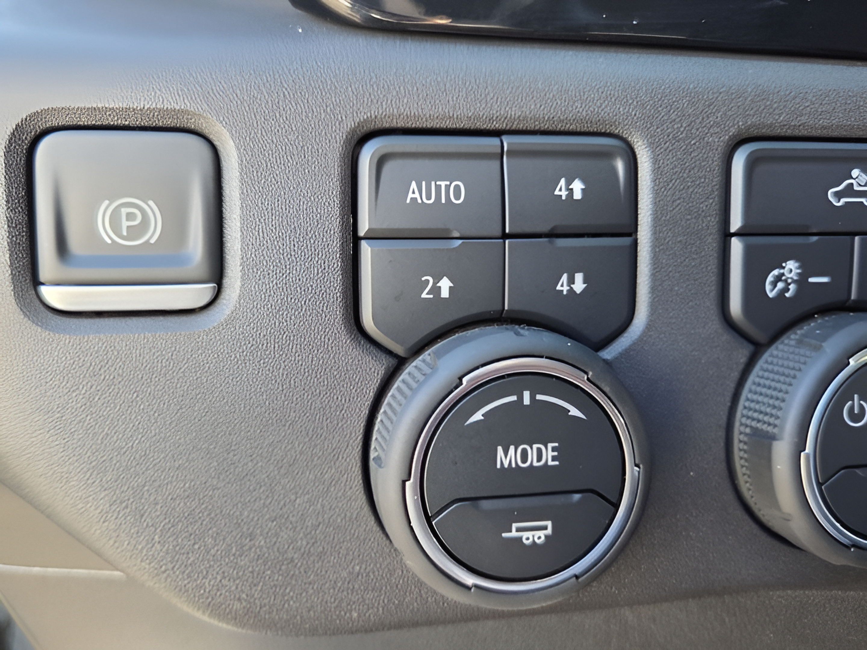 Used 2025 Chevrolet Silverado 1500 LT Trail Boss w/ Convenience Package II AWD/4WD image 27