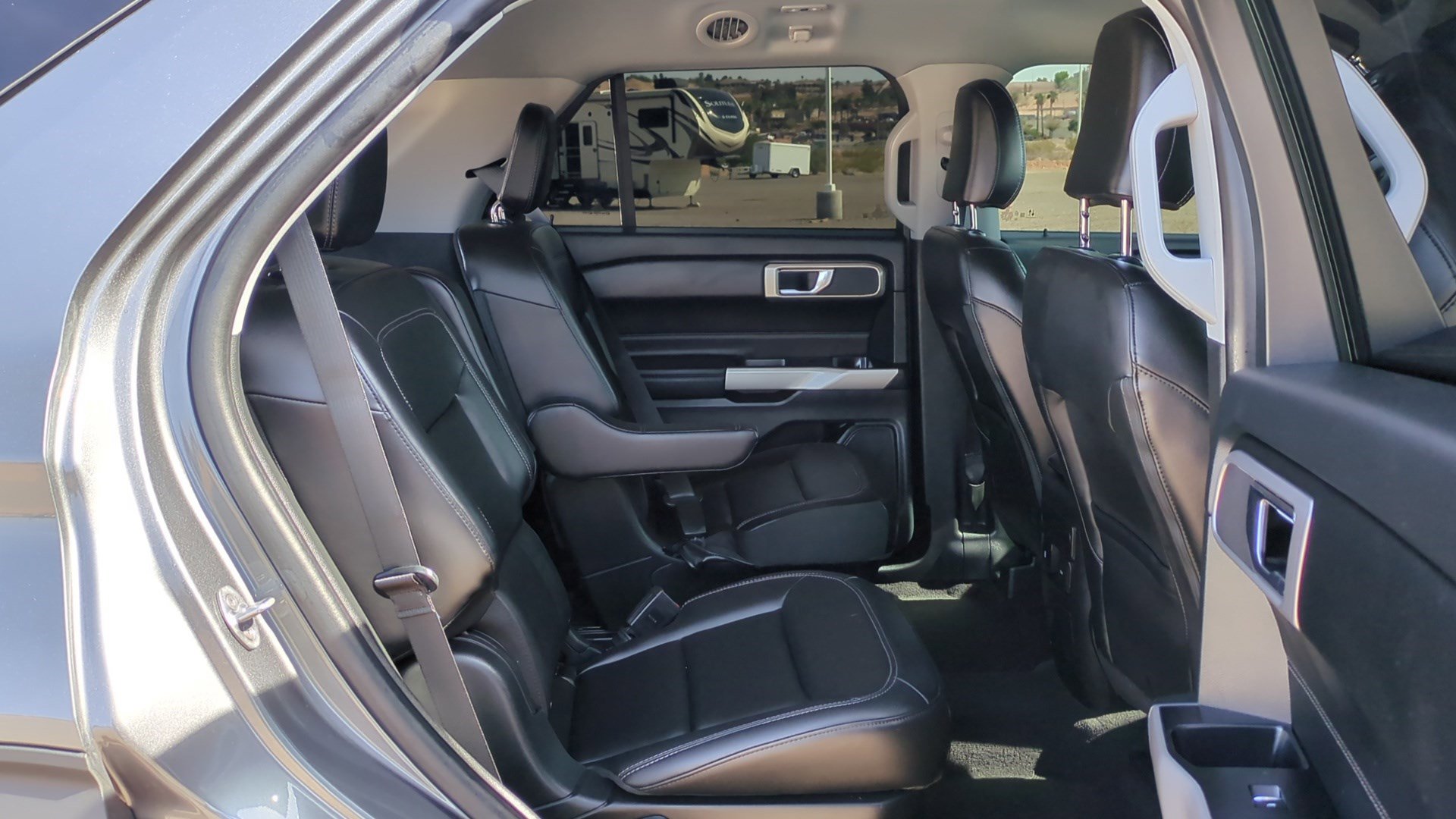 Used 2024 Ford Explorer XLT w/ Equipment Group 202A AWD/4WD image 27