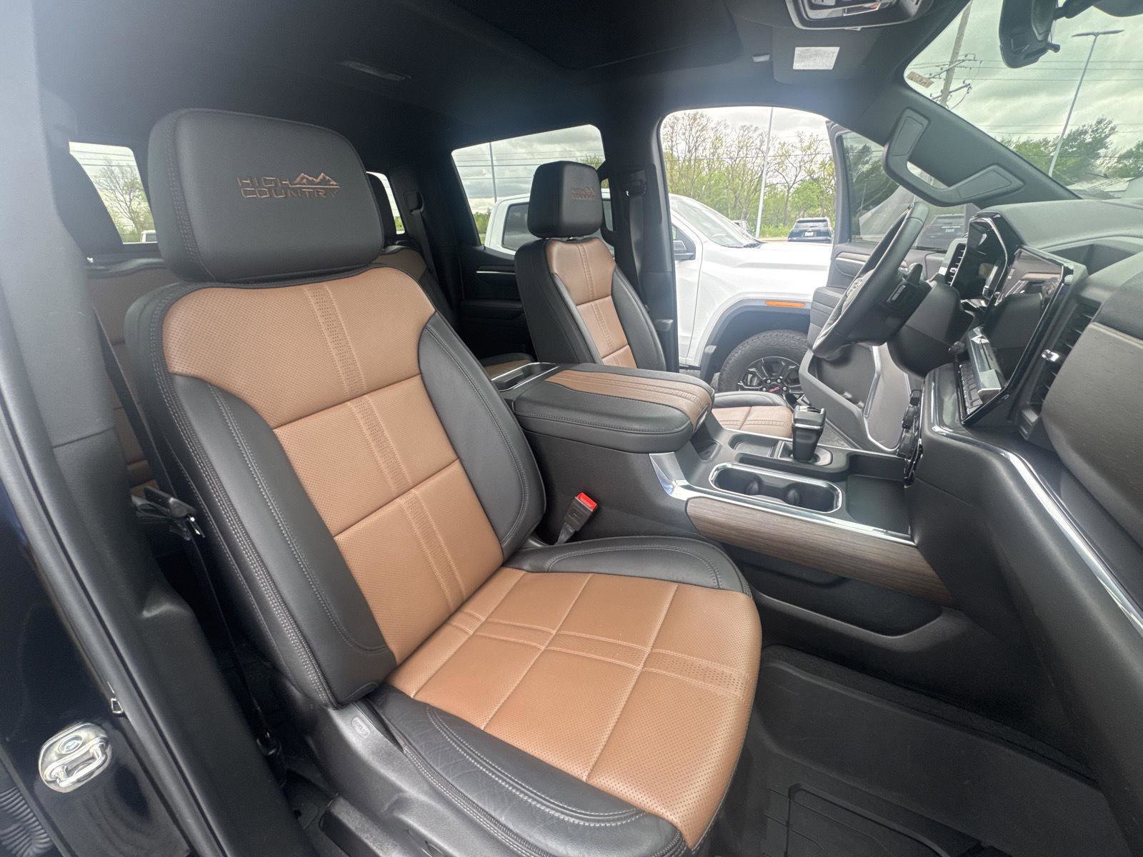 Used 2025 Chevrolet Silverado 1500 High Country AWD/4WD image 15