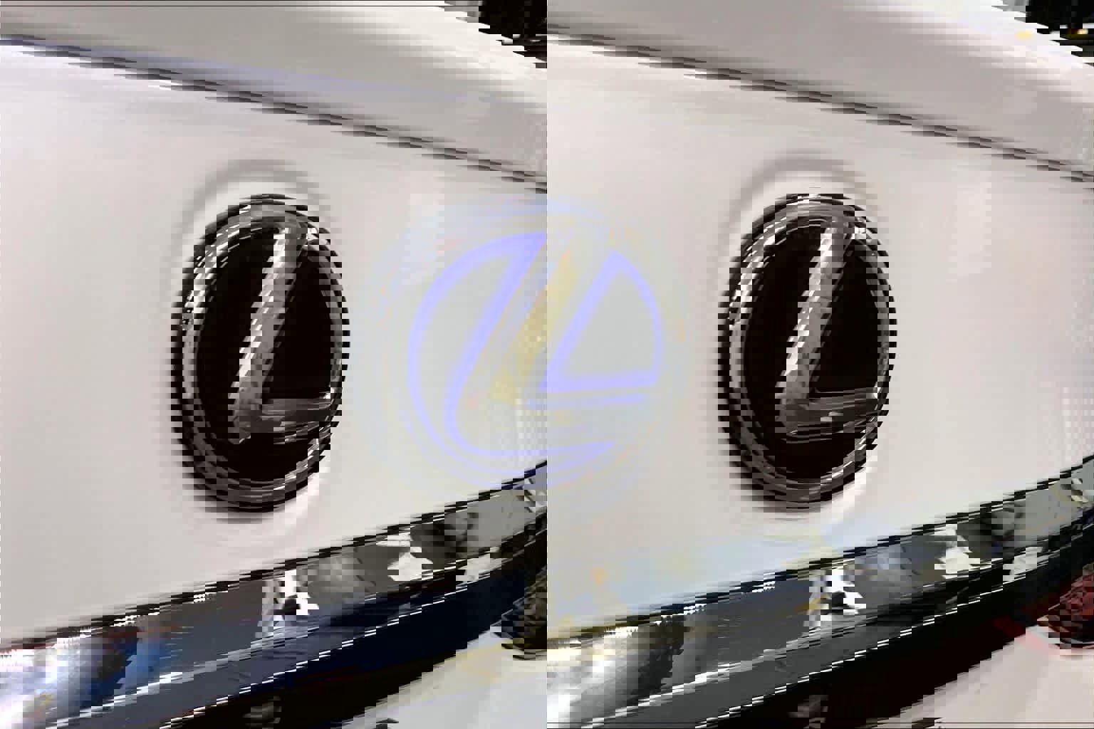 Used 2019 Lexus ES 300h w/ Premium Package image 31