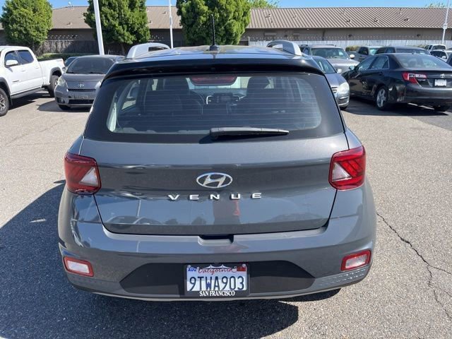 Used 2024 Hyundai Venue Limited FWD image 6
