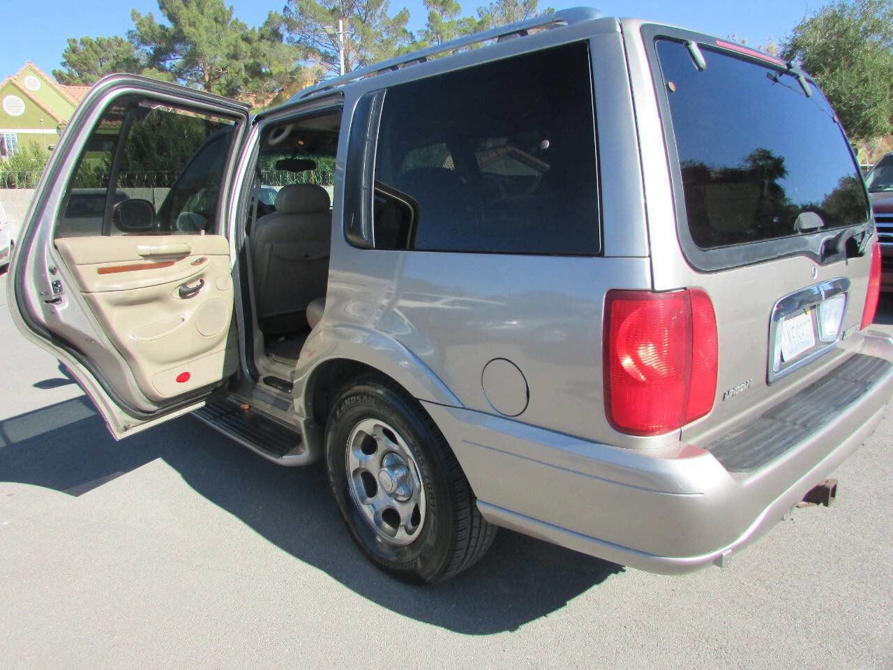 Used 2000 Lincoln Navigator 2WD image 16