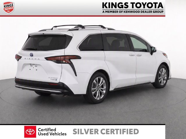 Used 2022 Toyota Sienna Platinum FWD image 4