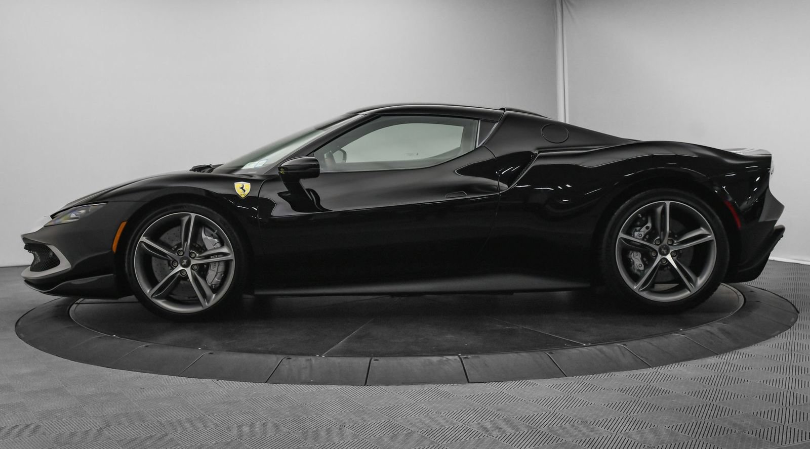 Used 2022 Ferrari 296 GTB RWD image 4