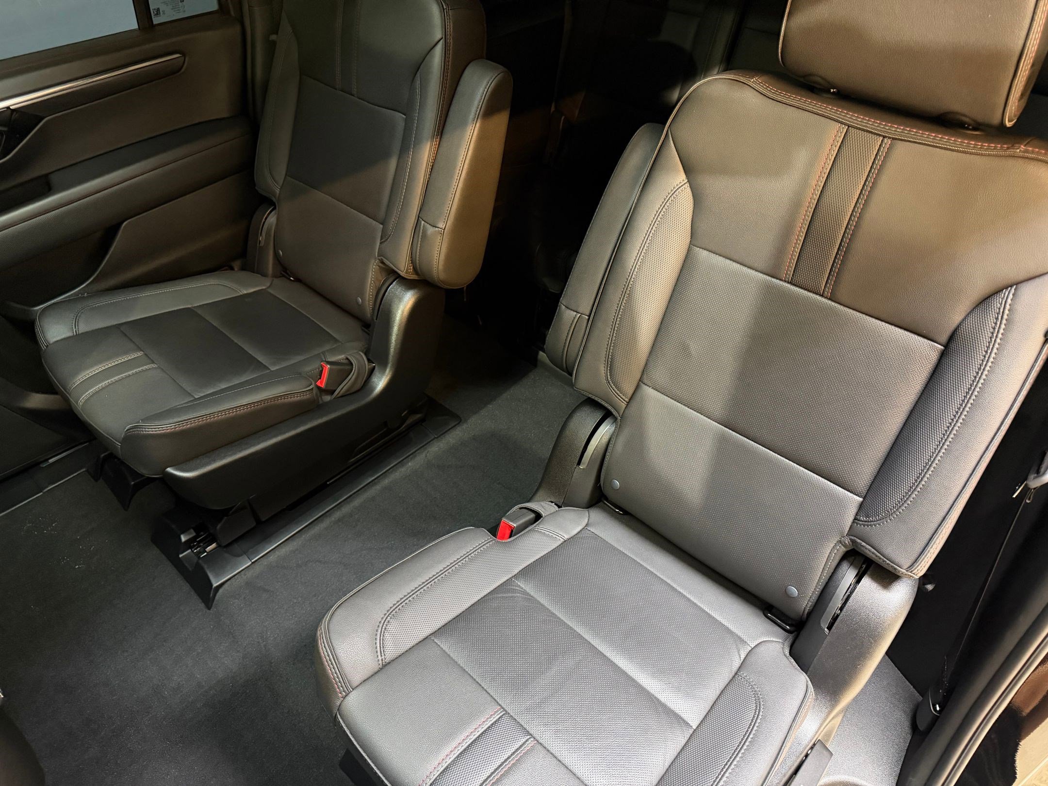 Used 2025 Chevrolet Suburban RST w/ Comfort Package image 39