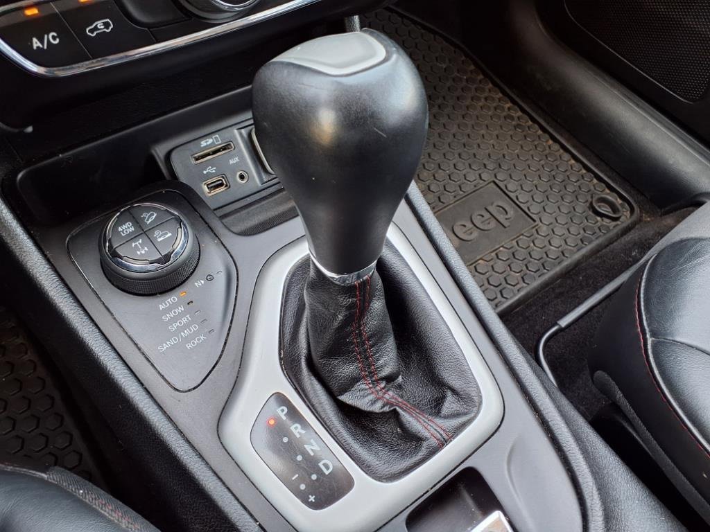 Used 2017 Jeep Cherokee Trailhawk w/ Trailer Tow Group image 15