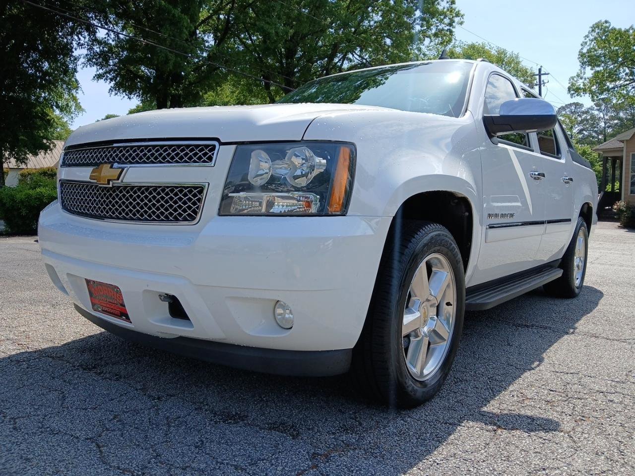 Used 2012 Chevrolet Avalanche LTZ RWD image 2