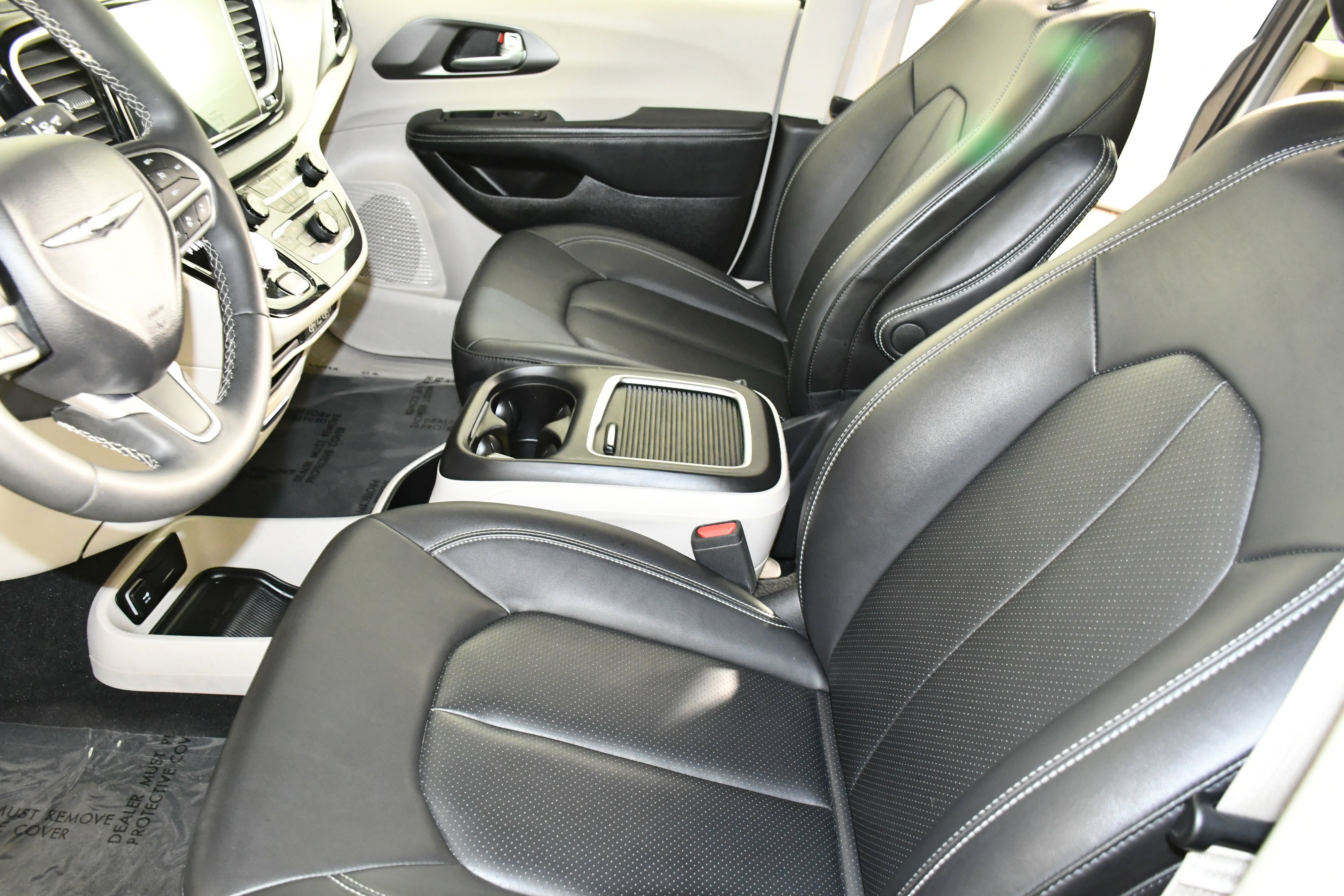 Used 2024 Chrysler Pacifica Touring-L image 38