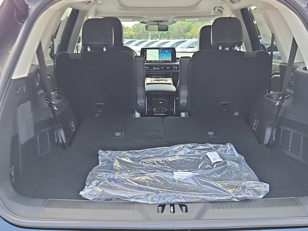 New 2025 Lincoln Aviator 2WD w/ Jet Appearance Package image 8