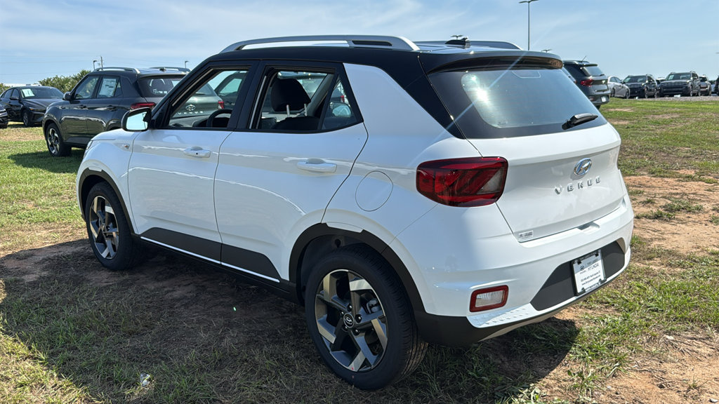 New 2026 Hyundai Venue SEL FWD image 5