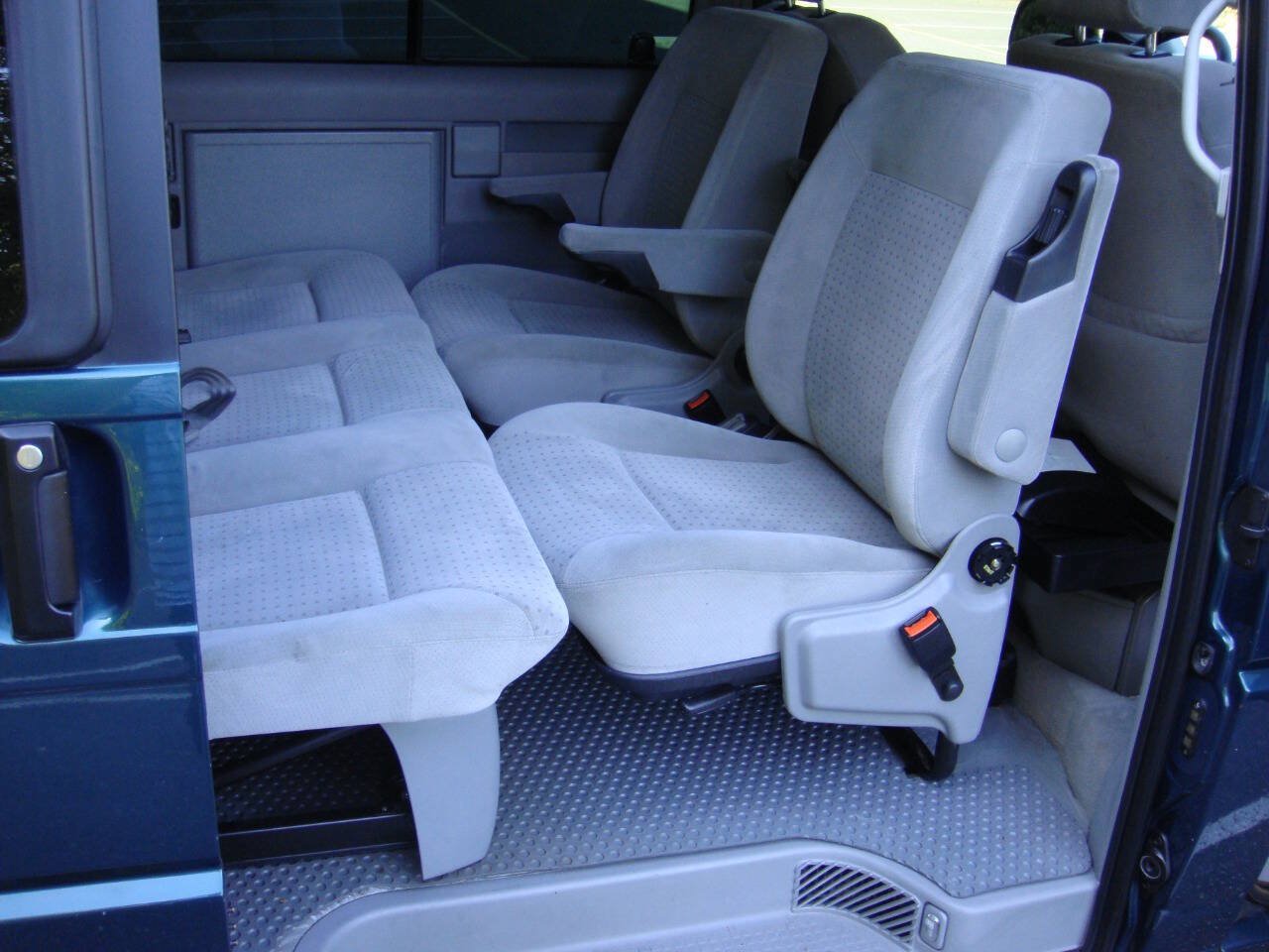 Used 2003 Volkswagen Eurovan MV FWD image 17