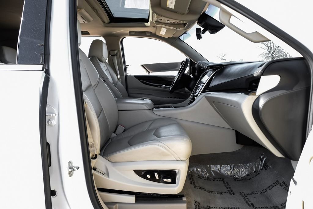 Used 2020 Cadillac Escalade ESV Premium Luxury image 36