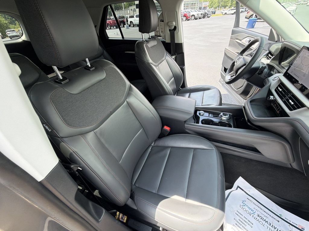Used 2025 Ford Explorer Active w/ Active Comfort Package AWD/4WD image 33