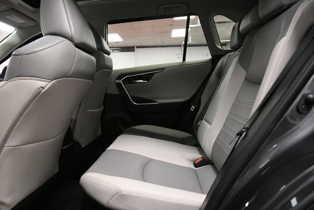 Used 2021 Toyota RAV4 Limited AWD/4WD image 23