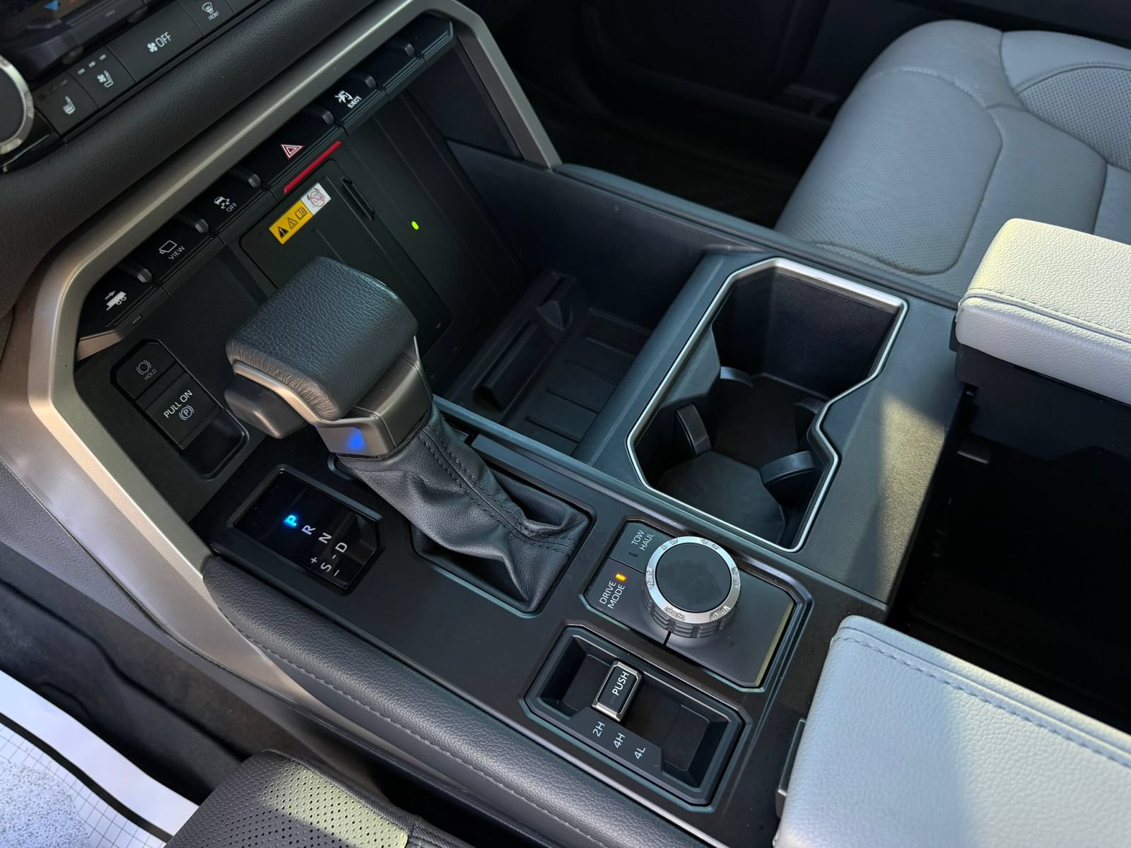 Used 2024 Toyota Tundra Limited AWD/4WD image 19