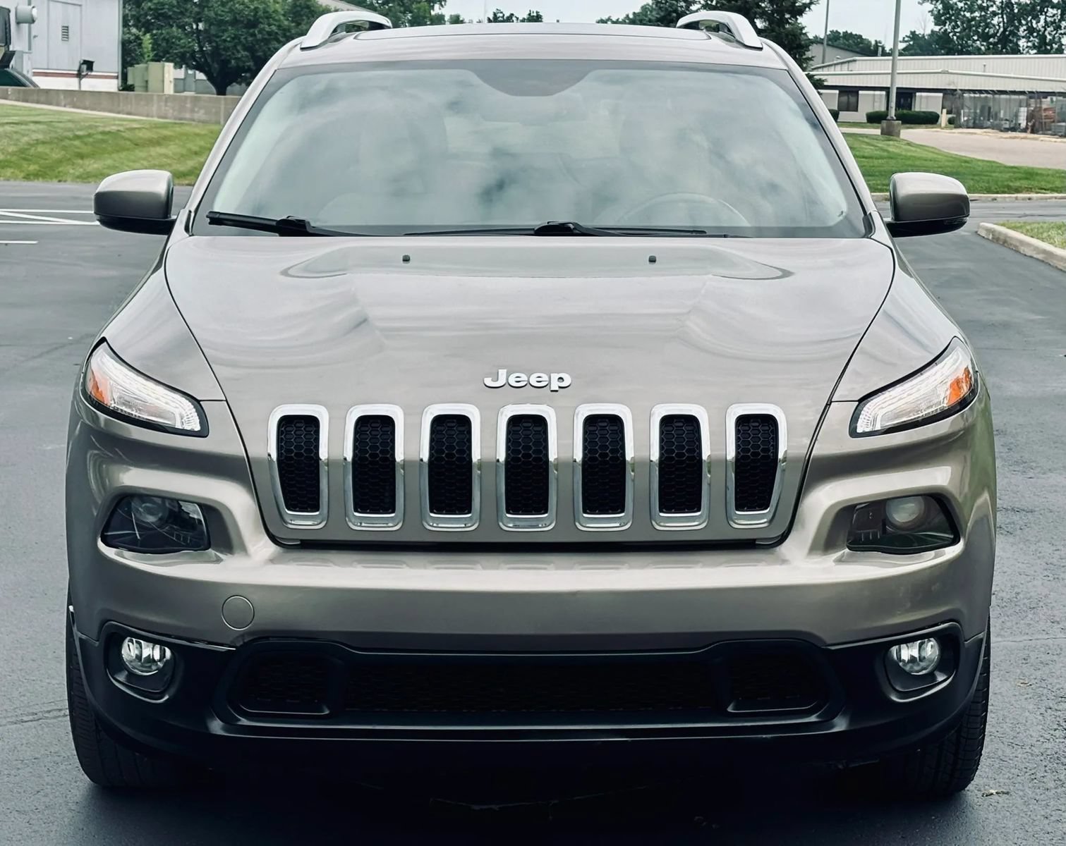 Used 2017 Jeep Cherokee Limited w/ Trailer Tow Group AWD/4WD image 11