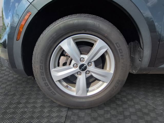 Used 2023 Kia Sorento LX FWD image 13