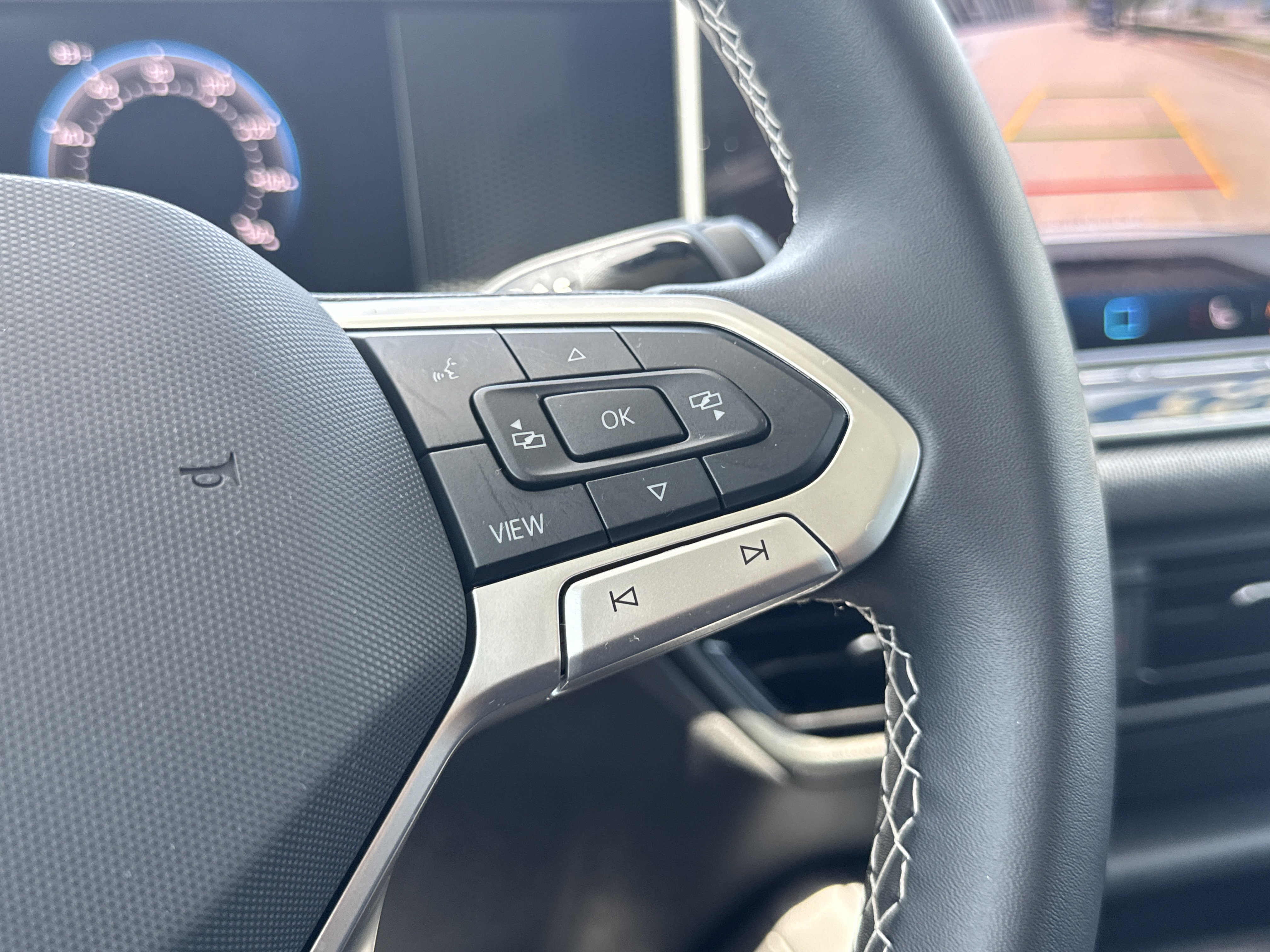 Certified 2025 Volkswagen Tiguan S FWD image 28