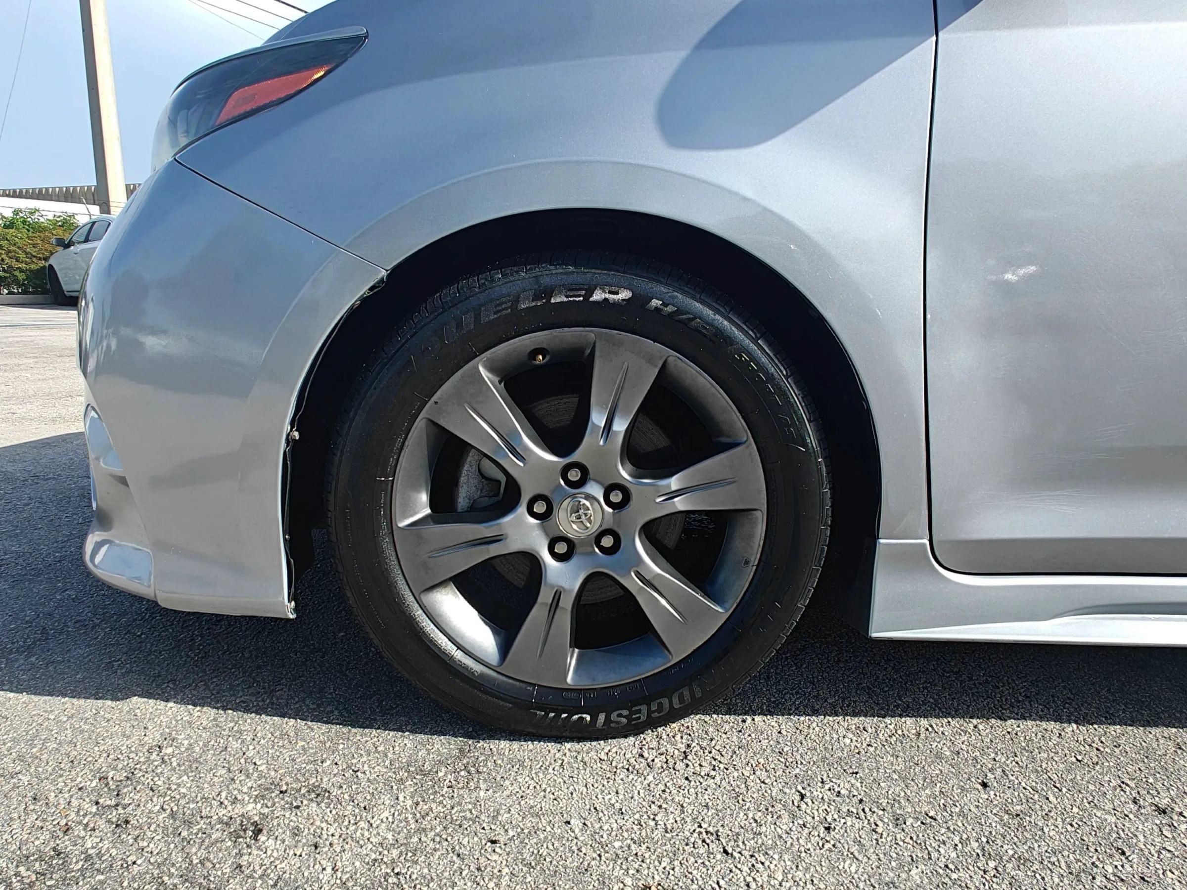 Used 2015 Toyota Sienna SE w/ SE Preferred Package FWD image 22