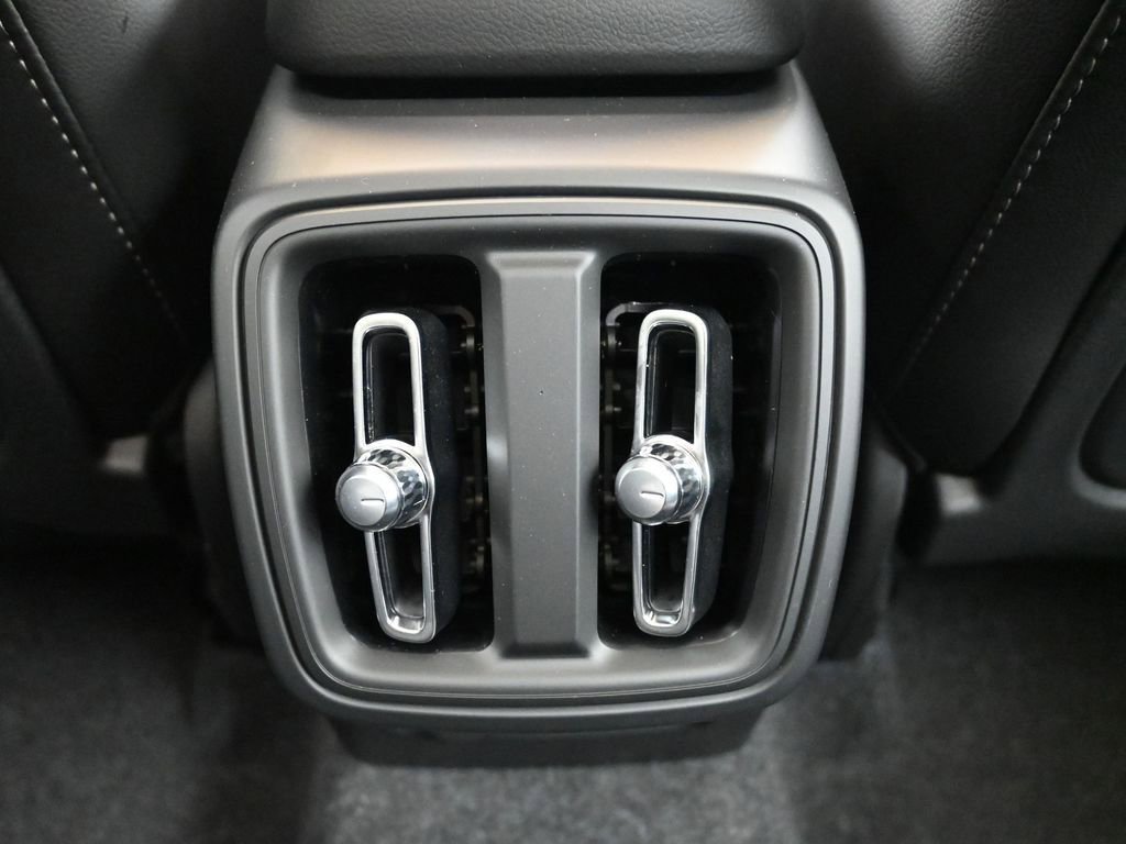New 2026 Volvo XC40 B5 Ultra w/ Protection Package Premier image 21