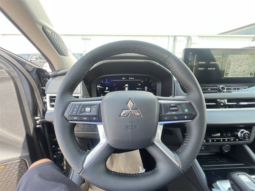 New 2025 Mitsubishi Outlander SE image 14